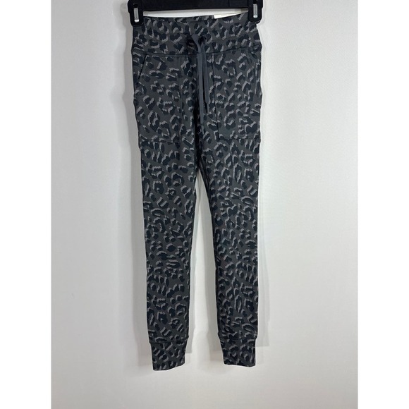 Offline By Aerie High Rise Tie Front Giraffe Pattern Black Gray Leggings XS‎ NWT - Picture 3 of 11